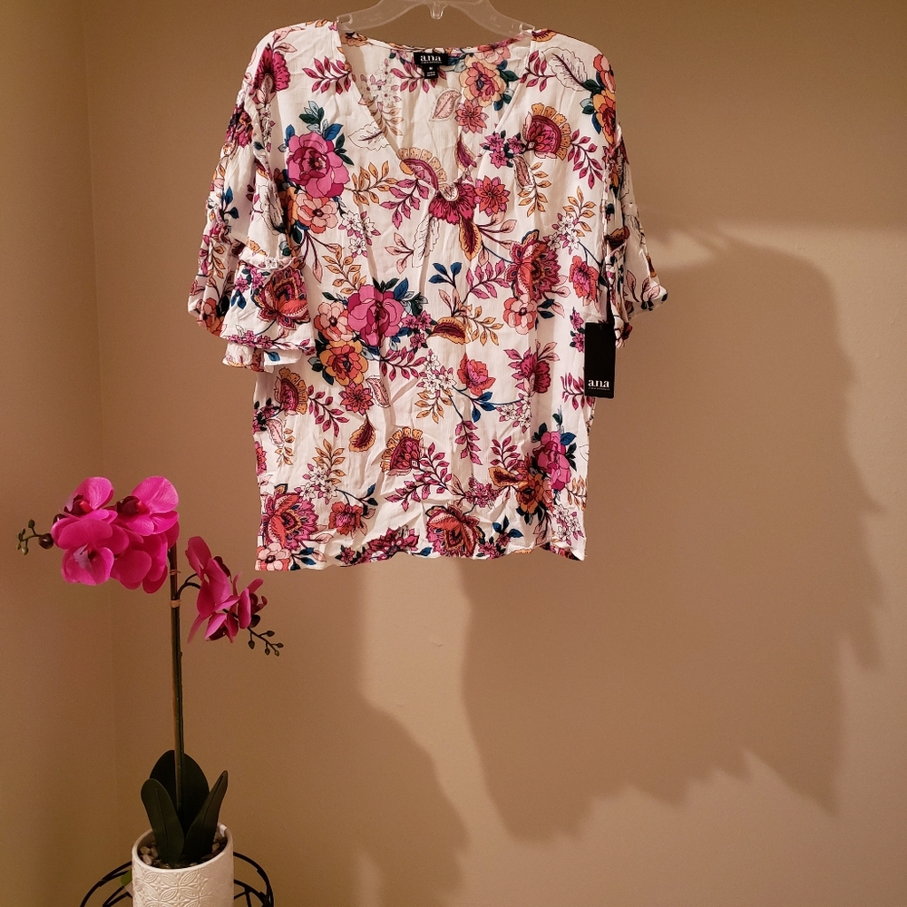 NWT A.N.A. SUMMER FLORAL TOP SZ M